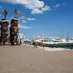 50 M De La Plage! Proche Du Centre Ville! Piscine! Vue Sur Et Montagnes! Wifi! 2 Velos A Disposition! Apartament