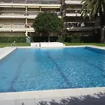 50 M De La Plage! Proche Du Centre Ville! Piscine! Vue Sur Et Montagnes! Wifi! 2 Velos A Disposition! *