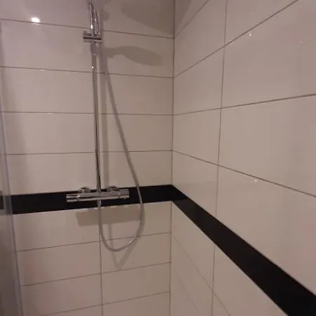 50 M De La Plage! Proche Du Centre Ville! Piscine! Vue Sur Et Montagnes! Wifi! 2 Velos A Disposition! *