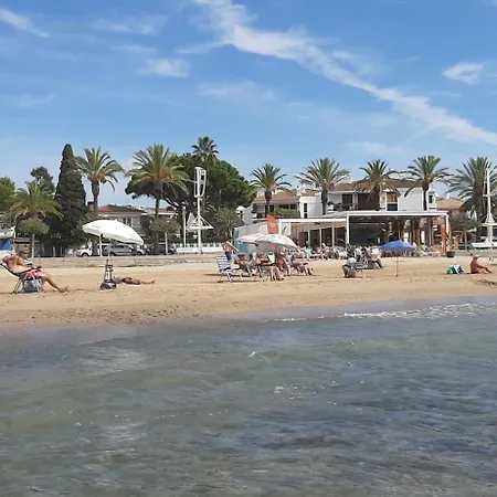 50 M De La Plage! Proche Du Centre Ville! Piscine! Vue Sur Et Montagnes! Wifi! 2 Vélos à Disposition! *