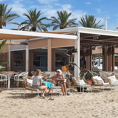 50 M De La Plage! Proche Du Centre Ville! Piscine! Vue Sur Et Montagnes! Wifi! 2 Vélos à Disposition!