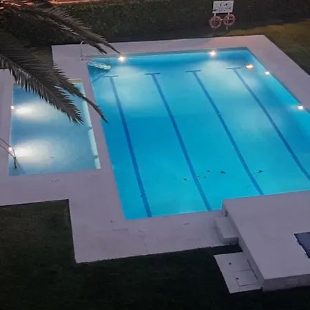 50 M De La Plage! Proche Du Centre Ville! Piscine! Vue Sur Et Montagnes! Wifi! 2 Vélos à Disposition!