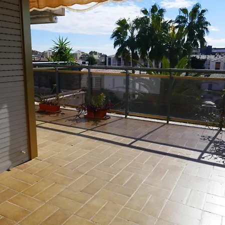Apartamento 50 M De La Plage! Proche Du Centre Ville! Piscine! Vue Sur Et Montagnes! Wifi! 2 Vélos à Disposition!