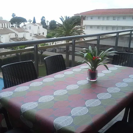 Apartamento 50 M De La Plage! Proche Du Centre Ville! Piscine! Vue Sur Et Montagnes! Wifi! 2 Vélos à Disposition! *